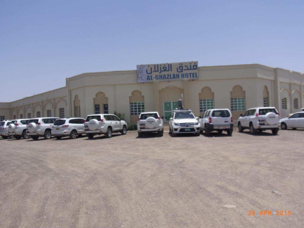 Al Ghazlan Hotel Sinaw Ruddah Zewnętrze zdjęcie